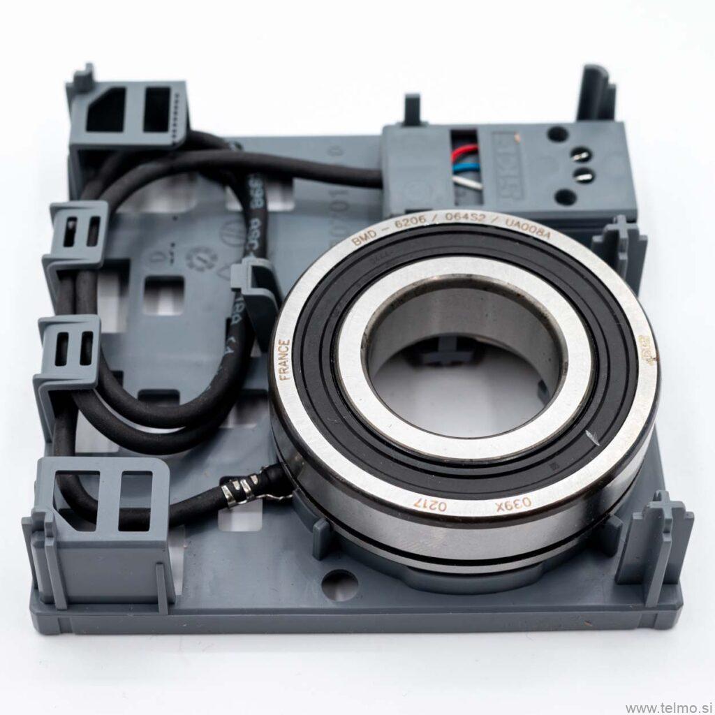 Bearing with sensor Bearing with sensor